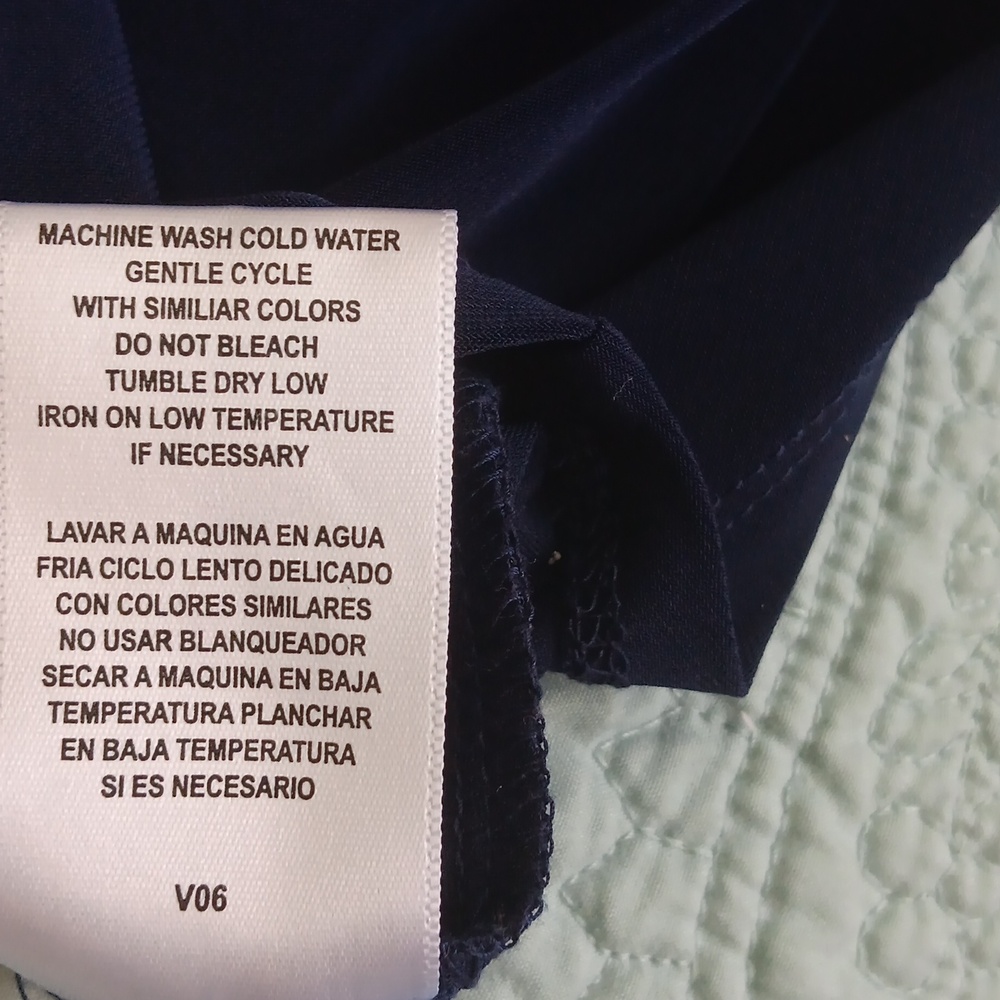 Small cold shoulder navy top. EUC. - Picture 5 of 8